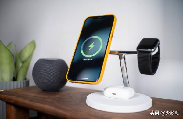 來分享 5 位作者好看又高效的桌面佈置