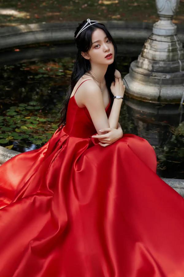 歐陽娜娜 紅裙扮相很可