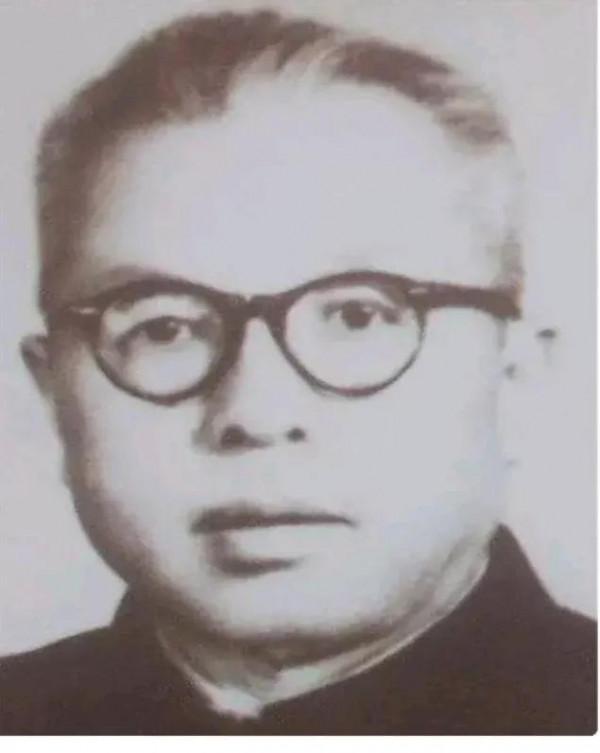 王百評把妻子做人質，與土匪偽軍結拜，護劉少奇 萬兩黃金過豫北