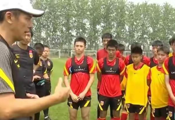 德甲傳奇球星率兩支國少隊征戰金山杯 我們的下一代足球向好發展 德甲傳奇球星率兩支國少隊征戰金山杯 我們的下一代足球向好發展