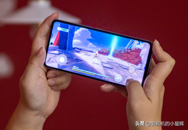 售價不到iPhone13一半,74萬跑分+12GB+256GB,優質旗艦定價親民 售價不到iPhone13一半,74萬跑分+12GB+256GB,優質旗艦定價親民