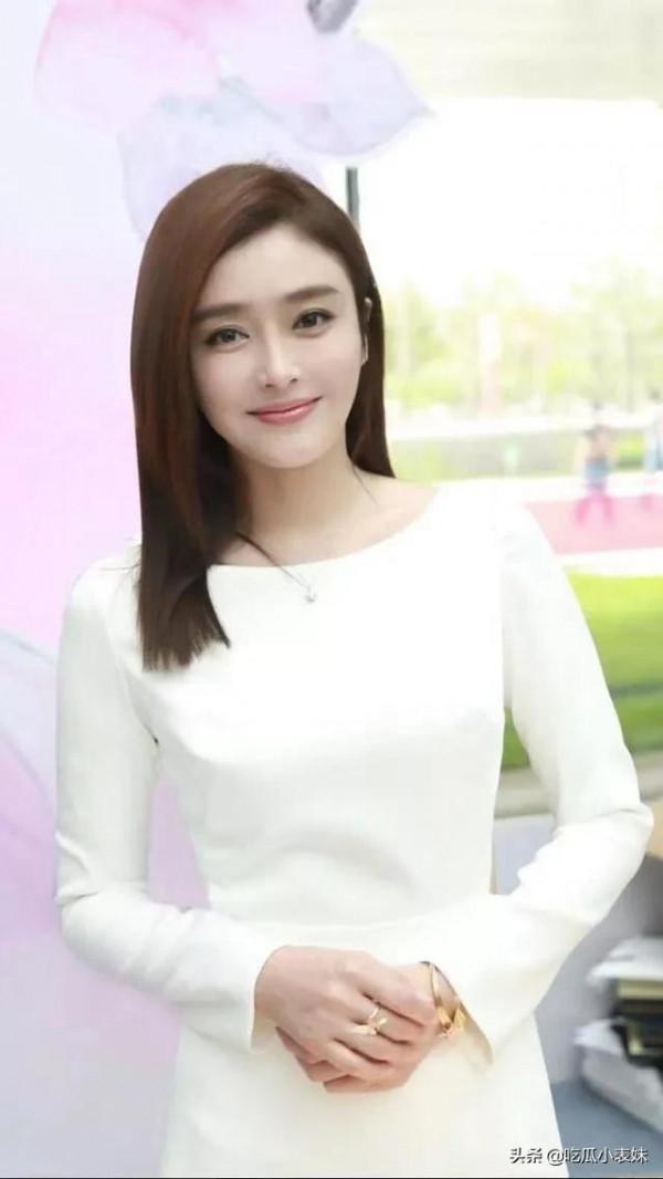 秦嵐,優雅又有氣質,氣場十足 秦嵐,優雅又有氣質,氣場十足