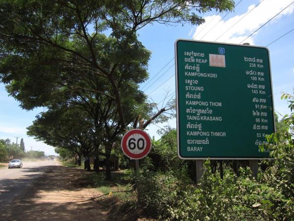 小夥獨自騎行柬埔寨,在小鎮斯昆落淚了,兩位中國英雄曾在此犧牲 小夥獨自騎行柬埔寨,在小鎮斯昆落淚了,兩位中國英雄曾在此犧牲