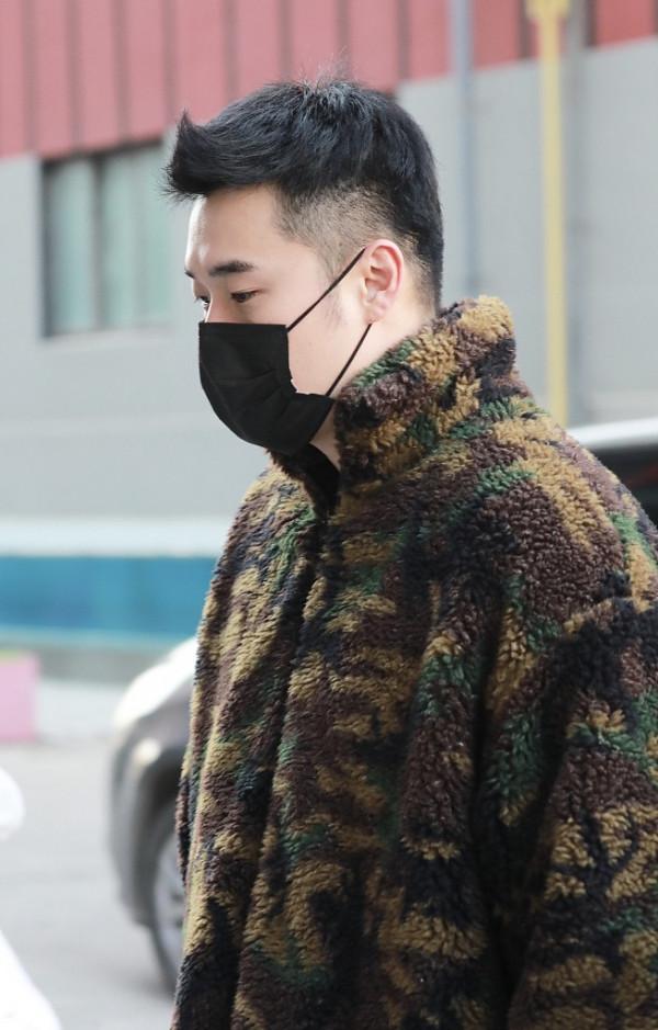 央視文聯春晚錄製：張藝興有“大佬”風範，唐藝昕和周翊然再聚首