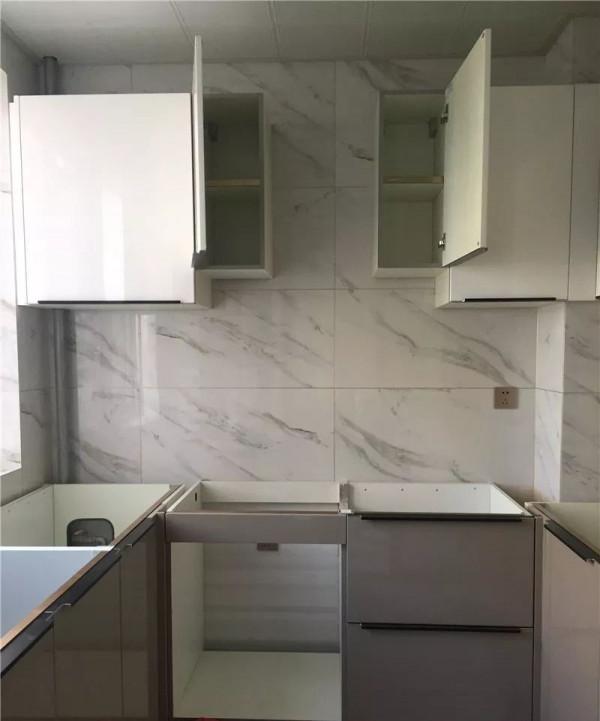 裝了一次房,深刻明白:櫃子後面要不要刷膩子,直接關係到實用性 裝了一次房,深刻明白:櫃子後面要不要刷膩子,直接關係到實用性