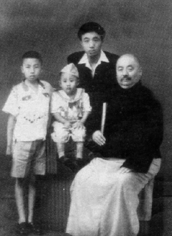 知名演員李丁:去世11年後兒子早逝,與妻子相伴57年的愛讓人淚目 知名演員李丁:去世11年後兒子早逝,與妻子相伴57年的愛讓人淚目