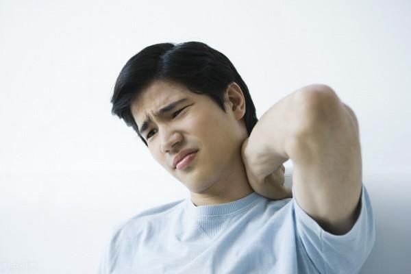 “落枕”了脖子疼痛,一個熱毛巾,一個穴位緩解疼痛 “落枕”了脖子疼痛,一個熱毛巾,一個穴位緩解疼痛