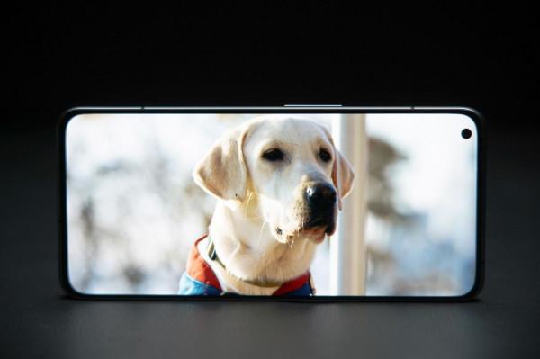 2K直屏旗艦級水桶機 realme真我GT2Pro緞黑測評