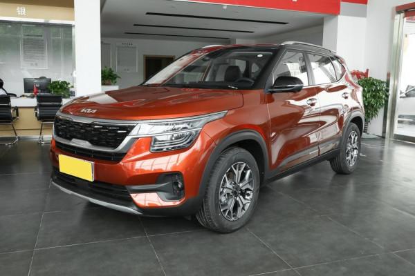 有顏又有料！合資SUV頂配才13.68萬，油耗5.4L，實拍起亞傲跑