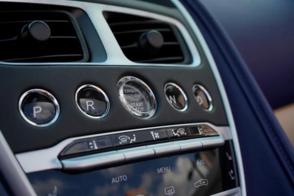 300萬買輛英倫跑車，“牛馬倫”心想：這是老哥