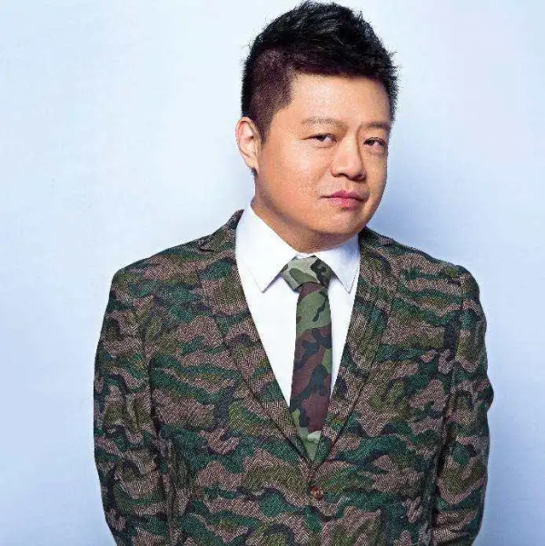 從央視離職後，進軍娛樂圈：他的野心到底有多大？