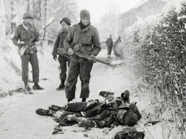 1945年李梅火攻,美國最瘋狂的軍事行動,徹底摧毀了日本工業 1945年李梅火攻,美國最瘋狂的軍事行動,徹底摧毀了日本工業