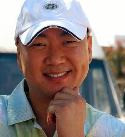 登20次春晚，因8個字被索賠1億，55歲未婚無子，郭冬臨如今怎樣了