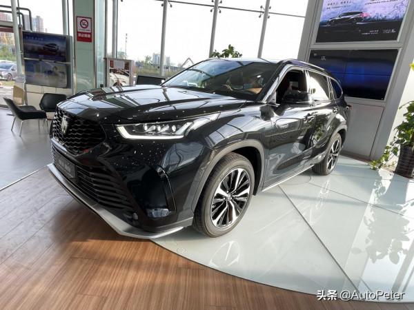 皇冠陸放,實車非常“震撼” 皇冠陸放,實車非常“震撼”