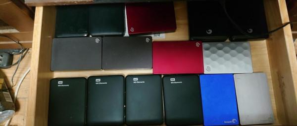 成為重度日漫迷後要做的第一件事情，就是買硬碟