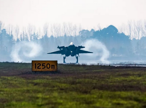 2021年即將結束,成飛沈飛接連報喜,網友喊話西飛:“就差你了” 2021年即將結束,成飛沈飛接連報喜,網友喊話西飛:“就差你了”