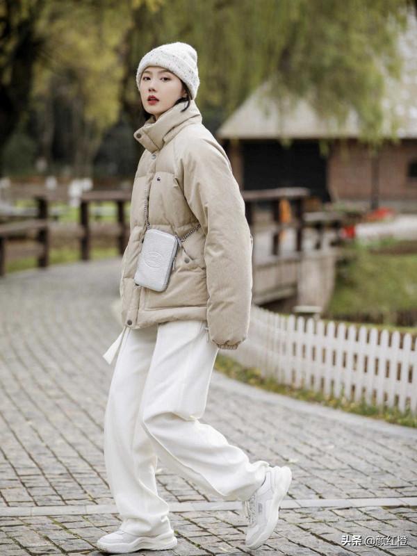 冬天穿衣不止有深色調,想要“衣”鳴驚人的話,就選擇奶白色系 冬天穿衣不止有深色調,想要“衣”鳴驚人的話,就選擇奶白色系