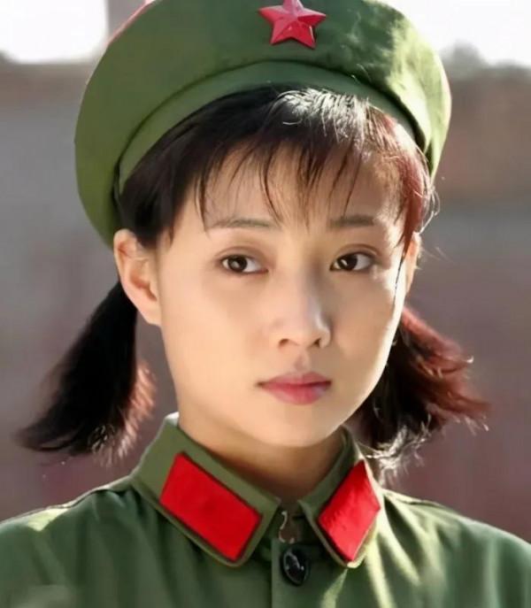 矯揉造作就別演軍旅劇了，這9位女星告訴你，什麼叫軍人那股勁兒