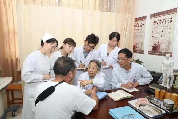&OpenCurlyDoubleQuote;江蘇工匠&rdquo;霍介格：深耕厚植 他用中醫藥給腫瘤患者帶來希望