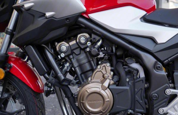 本田進口街車,雙缸引擎50.3馬力,油箱17.1L,爬山路很穩 本田進口街車,雙缸引擎50.3馬力,油箱17.1L,爬山路很穩