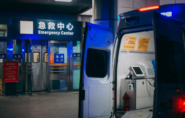 手術中醫生斷開患者的氧氣長達三分鐘，只為縫好那關鍵一針