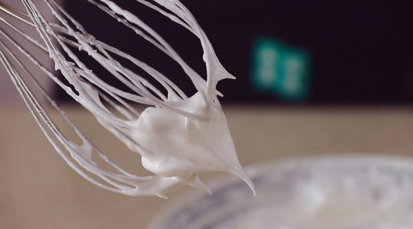 做蛋糕,別隻會用烤箱,家裡有電飯鍋就能做,不會糊鍋也不粘底 做蛋糕,別隻會用烤箱,家裡有電飯鍋就能做,不會糊鍋也不粘底