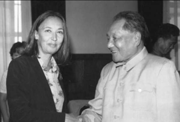 1980年記者問鄧小平，天安門毛主席像是否永久保留？他如何回答？