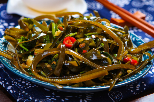 涼拌海帶絲時，2個技巧要牢記，清脆爽口真解膩，好吃沒腥味