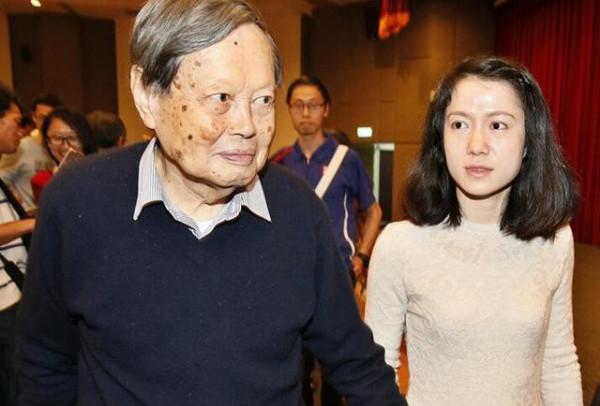 楊振寧回國後年薪有多高？看到清華開出的薪資，才知道他有多厲害