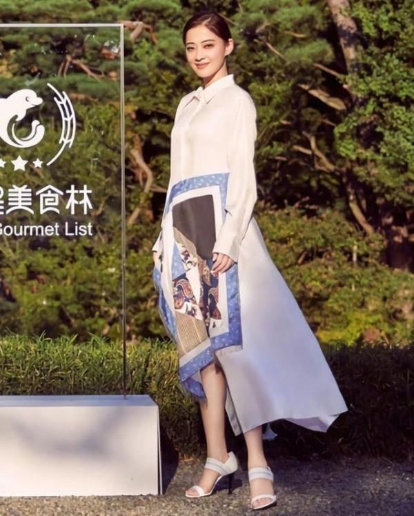 又到穿“襯衫”的季節，怎麼搭才優雅高階？梅婷的技巧很值得借鑑