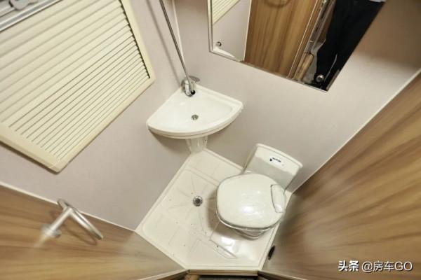 適合年輕人創業的房車!可2人舒適旅行,車內還有獨立辦公室? 適合年輕人創業的房車!可2人舒適旅行,車內還有獨立辦公室?