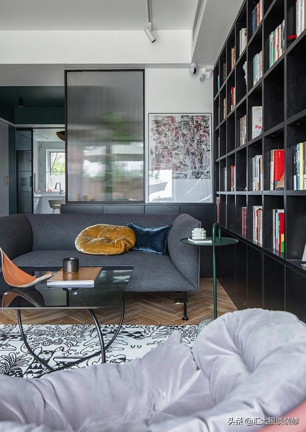 70㎡，有圖書館有咖啡角還有小花園，若有這樣一個家，還要啥別墅