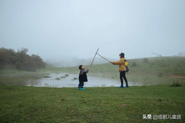 為孩子構建另一種審美可能性，她帶著娃去山裡“走野路”