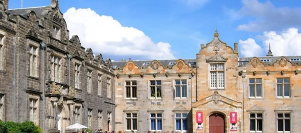 “心機女”到“完美王妃”的逆襲，凱特王妃40歲美照頭版頭條熱議