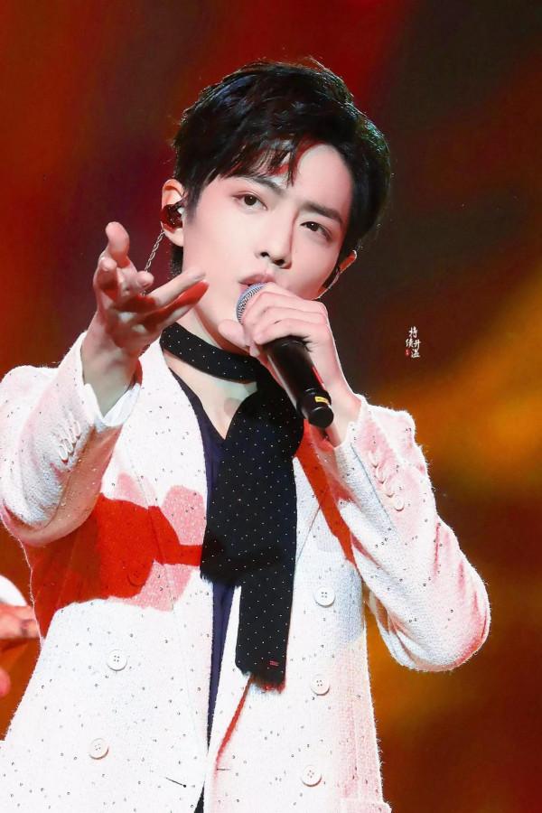 #肖戰#東方衛視跨年夜《神奇》舞臺,美圖合集共19張,喜歡自取 #肖戰#東方衛視跨年夜《神奇》舞臺,美圖合集共19張,喜歡自取
