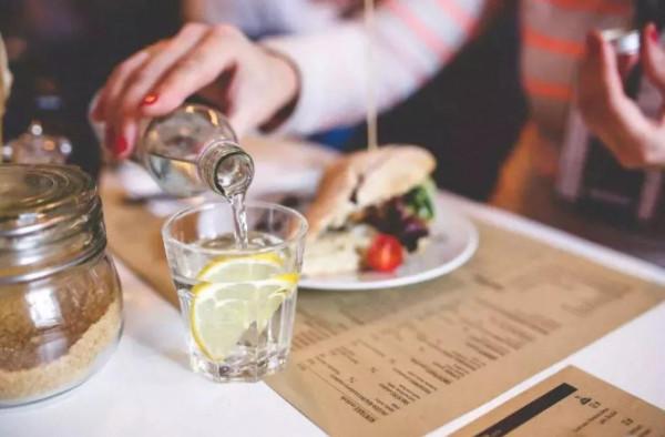 飯前6個“易瘦”小習慣，抑制食慾，提高飽腹感，加速脂肪燃燒