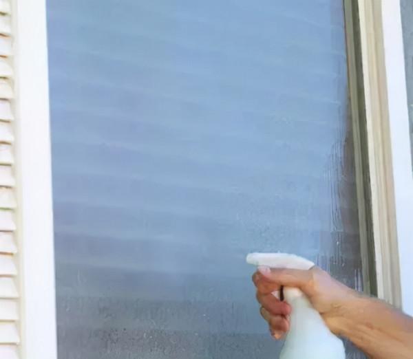 冬天擦玻璃,費時又費力?一個小竅門,半小時輕鬆搞定,潔淨如新 冬天擦玻璃,費時又費力?一個小竅門,半小時輕鬆搞定,潔淨如新