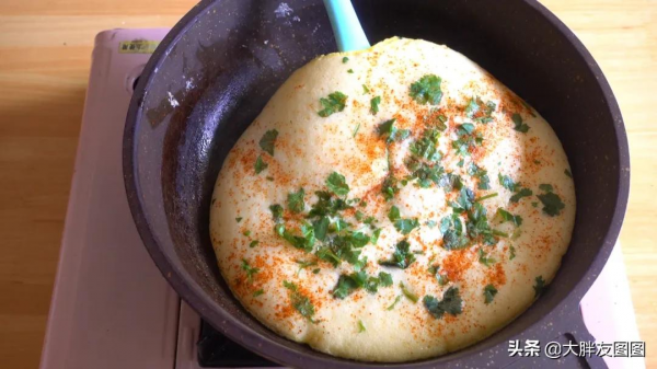 教你煎出軟蓬蓬的雞蛋餅，比棉花還柔軟，看著就流口水了