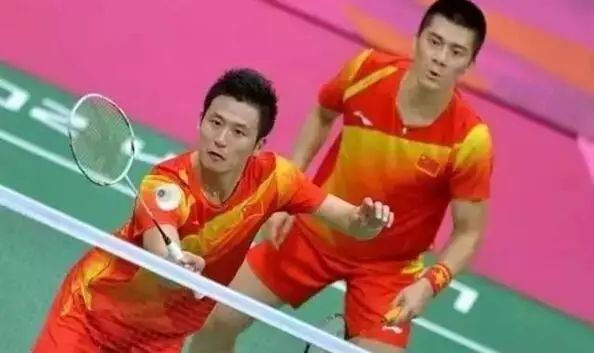 羽毛球雙打接髮套路多，掌握九大要點贏在開局不是問題