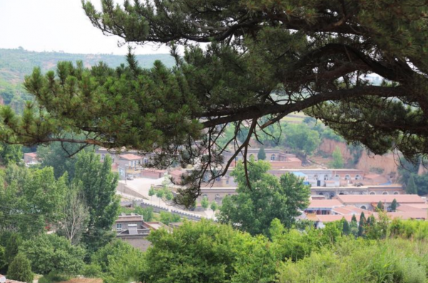 北京深山中的千年古村，村內都是四合院卻無人居住，距京城86公里