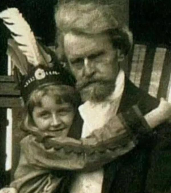 美國“骨灰級”宅女：宅家80年，104歲離世，親人為遺產鬧上法庭