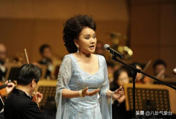 歌唱家王靜的三段情，與聶衛平的婚姻被人詬病，為兒子60歲不再嫁