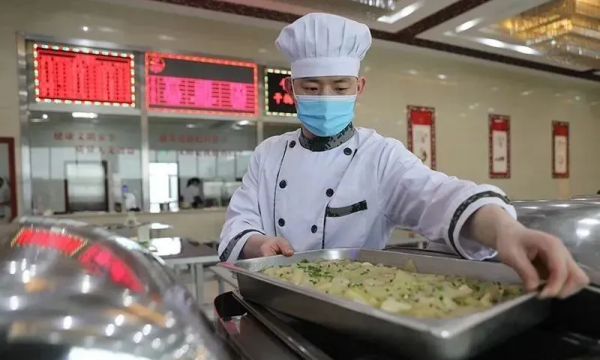 炊事員的“十二時辰”,每件事都卡“點”走 炊事員的“十二時辰”,每件事都卡“點”走