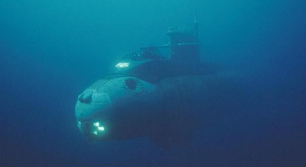 誰能搶到F35B殘骸？除打撈船之外，俄羅斯還有帶機械臂的水下特工