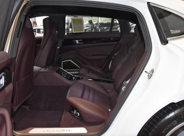 又一行政級車，車長5.2米，入門就有330馬力，還有1483L儲物空間