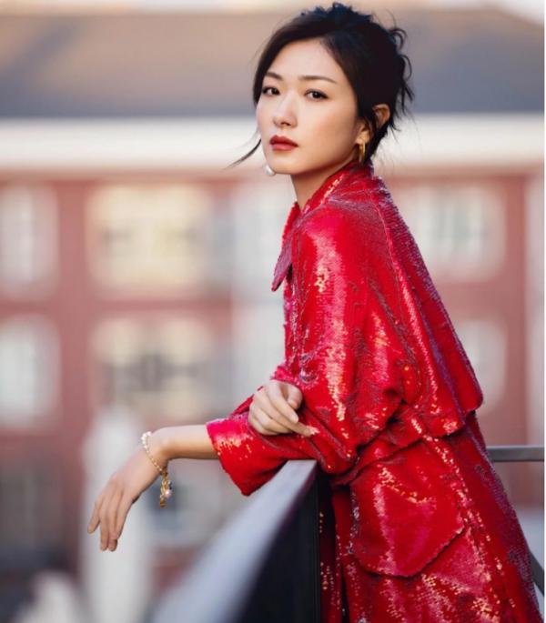 可鹽可甜的萬茜，不僅演技精湛，私服搭配更是驚豔