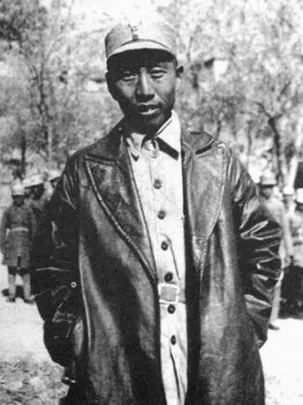 王震治疆缺技術人才，李四光推薦：有個學生在監獄，王震大膽起用