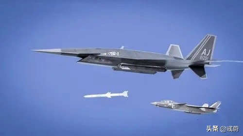 殲20是五代戰機，外掛武器會破壞隱身，為啥還要外掛四個副油箱？