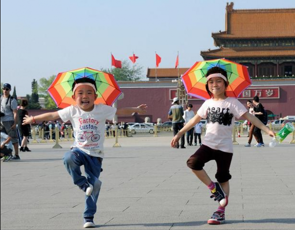 二胎家庭,兩娃相差十歲,該如何教育? 二胎家庭,兩娃相差十歲,該如何教育?