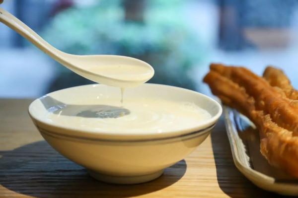 有肝臟疾病的人，早餐不能喝豆漿？營養師提醒：這2種早餐要少吃